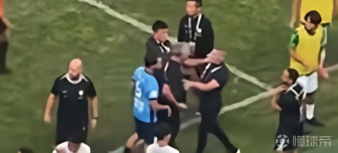 跨界合作，电竞服饰新潮流引领风尚